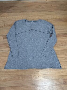 lululemon athletica Long Sleeve Gray Top, Size 8